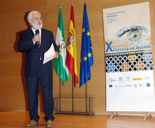 Momento de la entrega del premio. Foto: Parque de las Ciencias de Granada.