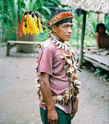 Chamán Urarina de Perú. Fuente: Wikimedia Commons.