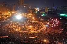 Celebraciones en la Plaza de Tahrir en El Cairo después de la caída de Mubarak. Fuente: Wikimedia Commons.