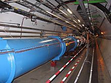 Parte del túnel del LHC. Fuente: Wikimedia Commons.