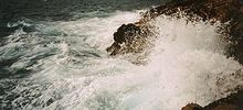 Olas en las costas del mar Mediterráneo. Fuente: Wikimedia Commons.