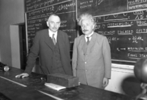 Albert Einstein junto al matemático estadounidense Richard C. Tolman en el Caltech en 1932. Fuente: Wikimedia Commons.