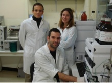 Parte del equipo investigador en el laboratorio de la UGR. Fuente. UGR.