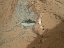 Marca de perforación realizada por el robot explorador Curiosity en una roca marciana. Fuente: NASA