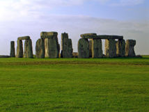 Stonehenge y otros lugares antiguos son reverenciados por muchos de los practicantes de la espiritualidad New Age. Fuente: Wikimedia Commons.