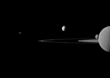 La imagen de las cinco lunas de Saturno. Fuente: NASA/JPL-Caltech/Space Science Institute.