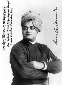 Fotografía de Swami Vivekananda en 1893. Fuente: Wikipedia.