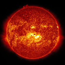 Las manchas solares, como las que se ven en el centro de esta imagen, informan de la actividad del Sol. Imagen: NASA/SDO. Fuente: SINC.