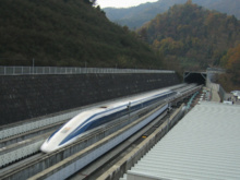 Un maglev en Yamanashi (Japón). Imagen: Yosemite. Fuente: Wikipeida.