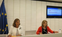 Carmen Vela (izda.) y María Luisa Poncela, en la presentación del estudio. Fuente: Mineco.