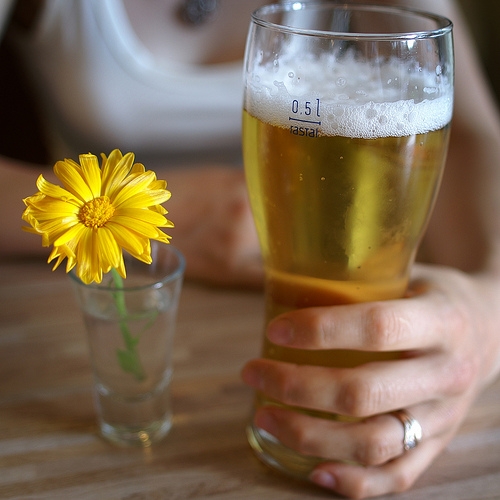 Fabricar cerveza cada vez es más ambientalmente sostenible. Imagen: wstryder. Fuente: Flickr.