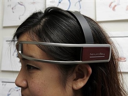 Lector de ondas cerebrales para videojuegos. (AP Photo/Paul Sakuma)