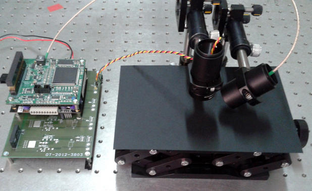 El sensor registra propiedades de luminiscencia de la sal. Fuente: UC3M/SINC.