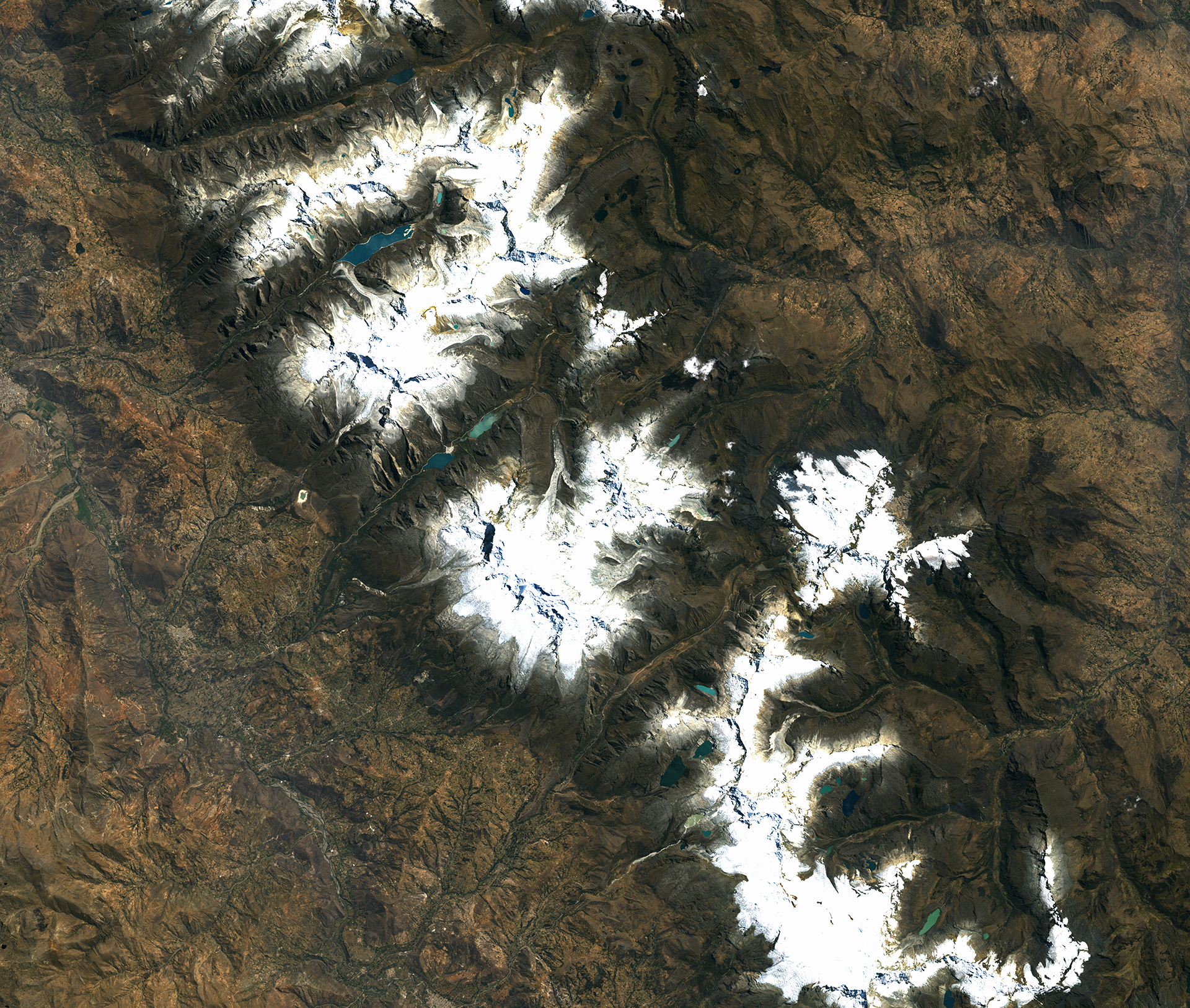 Macizo Huascarán, en Perú. Fuente: JAXA/ESA.