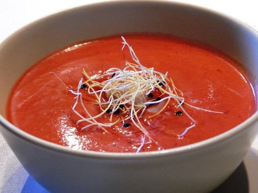 Las recetas analizadas incluyen algunos platos tan típicos como gazpacho andaluz, pisto manchego, paella o puchero. Imagen: Javier Lastra. Fuente: Sinc.