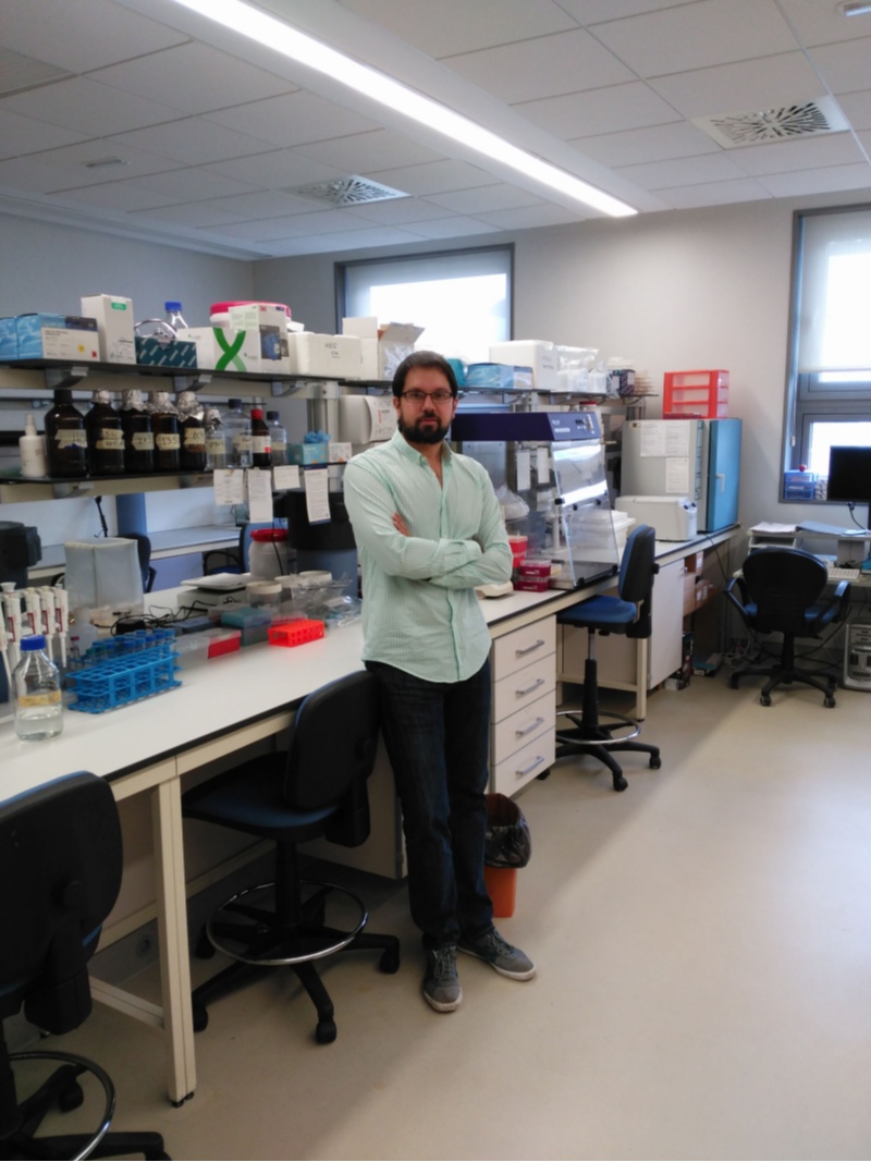 Antón Barreiro, en el laboratorio. Fuente: USC.