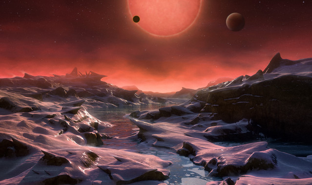 Ilustración de la estrella enana ultrafría Trappist-1 desde la superficie de uno de sus planetas. Los otros dos se ven a lo lejos. Imagen: M. Kornmesser. Fuente: ESO.