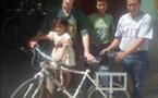 Crean bombas de agua móviles a partir de bicicletas de desecho