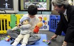 Crean un robot bebé que ayuda a comprender el desarrollo infantil