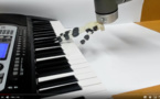 Imprimen en 3D una mano robótica que toca el piano