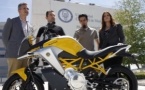 Crean una moto eléctrica inteligente que se comunica con el piloto y el entorno