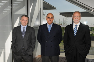 De izquierda a derecha, Alberto Andreu, director de Reputación, Identidad Corporativa y Medio Ambiente de Telefónica, Luis Abril, Secretario General Técnico de la Presidencia, y Javier Nadal, vicepresidente de la Fundación Telefónica