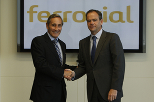 Julio Linares e Iñigo Meirás, tras la firma del acuerdo global. Foto: Telefónica.