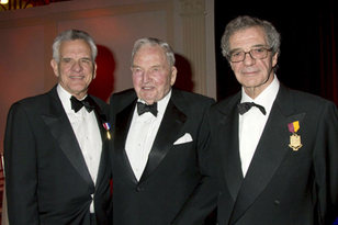 Stanley Motta, presidente de Copa Airlines; David Rockefeller, fundador y presidente honorífico de la Americas Society y César Alierta, presidente ejecutivo de Telefónica.