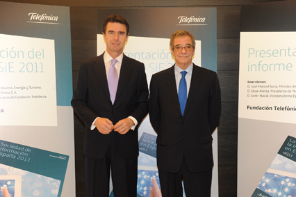 Pie : En la imagen: José Manuel Soria, ministro de Industria, Energía y Turismo, y César Alierta, presidente de Telefónica.