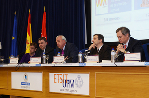 De izquierda a derecha: Salvador Pérez, head of Technology dissemination de Telefónica I+D; Guillermo Cisneros, director de la ETSIT-UPM; Javier Uceda, rector de la UPM; Luis Miguel Gilpérez, presidente de Telefónica España y Adrián García Nevado, director general de Territorio Centro de Telefónica España.