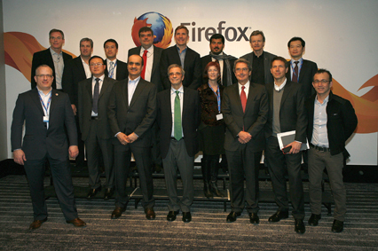 En el centro de la imagen en presidente de Telefónica, César Alierta, junto a los responsables de las empresas del sector que tomarán parte en el lanzamiento de Firefox OS.