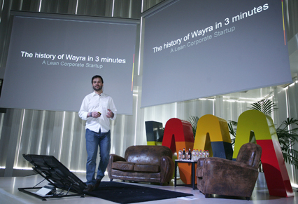 Gonzalo Martín-Villa, CEO de Wayra Global, durante su intervención en el "Wayra demoDay Barcelona 2013"