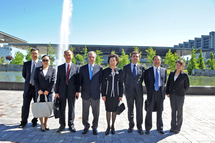 Delegación de SASAC, encabezada por su vicepresidenta, Huang Danhua, junto a César Alierta, Presidente de Telefónica, y Mario Martín, director de Alianzas Estratégicas de Telefónica