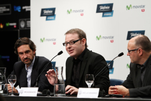 De izquierda a derecha,  Ignacio Fernández Vega, director global de Contenidos de Telefónica Digital, Axel Kuschevatzky, director de Telefónica Studios y José Luis Rebordinos, director del Festival Internacional de Cine de San Sebastián.