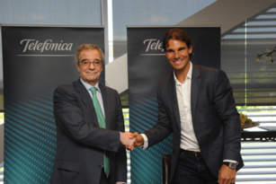 El presidente de Telefónica, César Alierta, junto a Rafa Nadal.