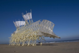 Espacio Fundación Telefónica  exhibe la obra de Theo Jansen sobre criaturas asombrosas