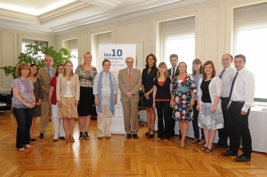 Pie de foto: De izquierda a derecha: Zaida Ferrero, de Abertis; Beatriz Alonso, de BBVA; Senén Ferreiro, de Valora Consultores, Noelia García y Valentine Papeians, de la Red Española del Pacto Mundial; Marjella Alma de GRI, Isabel Garro, de la Red Espa