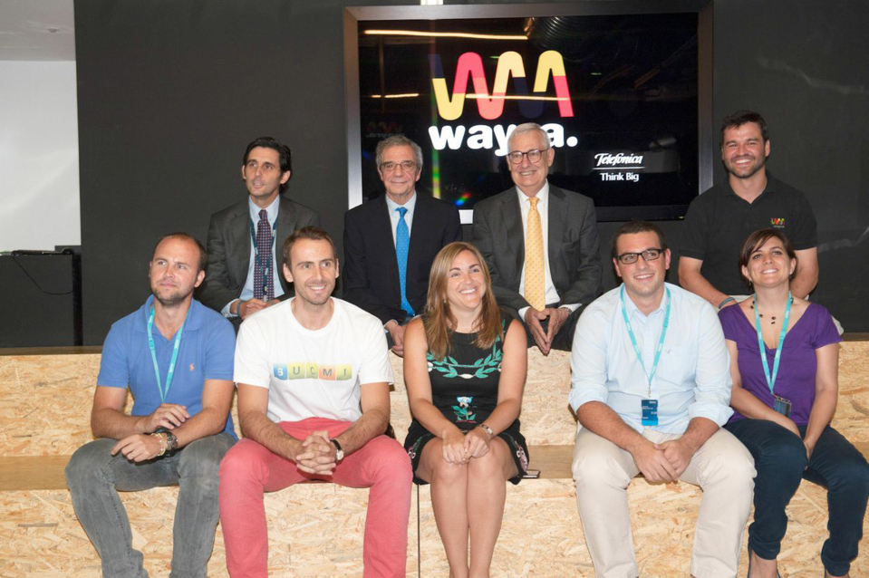 César Alierta visita a los ganadores de la reciente Wayra Week en la Academia de Madrid