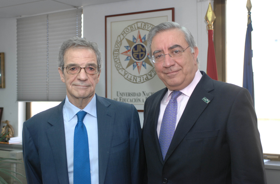 César Alierta, presidente de Telefónica y del Consejo Social de la UNED, y Juan Antonio Gimeno, rector de la UNED