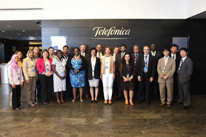 Los integrantes del Focus Group de smart sustainable cities de la Unión Internacional de Telecomunicaciones con su presidenta Silvia Guzmán Araña, directora de Medio Ambiente y Sostenibilidad de Telefónica (en el centro).